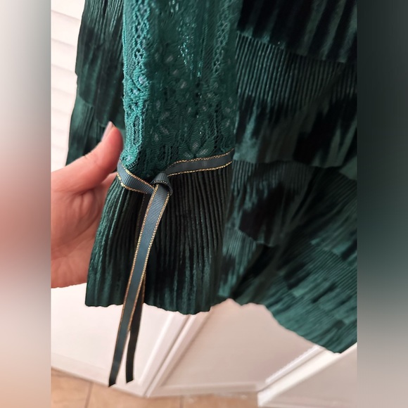 Like new green velvet lace dress - Picture 3 of 5